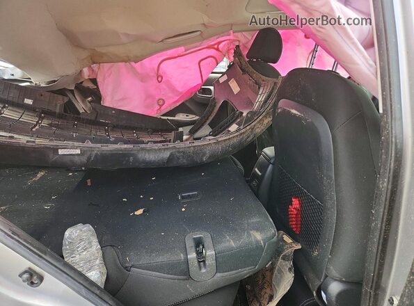 KMHRC8A33RU283419 2024 HYUNDAI VENUE Серебряный Вид задних сидений