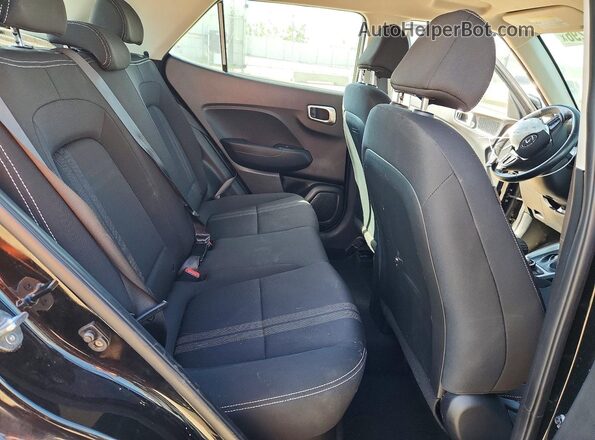 KMHRC8A33RU327113 2024 HYUNDAI VENUE Black Vista de los asientos traseros