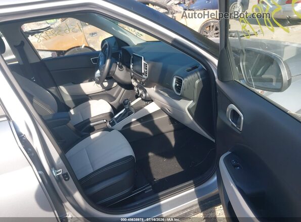 KMHRC8A33TU423699 2026 HYUNDAI VENUE Silver Սալոնի դիմացի տեսք
