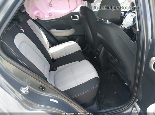 KMHRC8A34RU282716 2024 HYUNDAI VENUE Gray Widok naklejki z numerem VIN