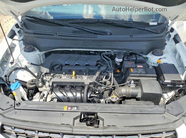 KMHRC8A34SU405422 2025 HYUNDAI VENUE White Widok komory silnika