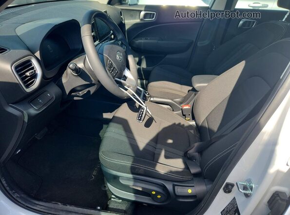 KMHRC8A34TU421945 2026 HYUNDAI VENUE White წინა სალონის ხედი