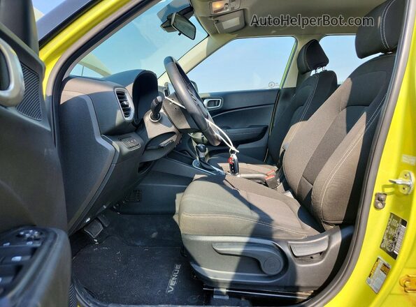 KMHRC8A35LU051010 2020 HYUNDAI VENUE Green წინა სალონის ხედი