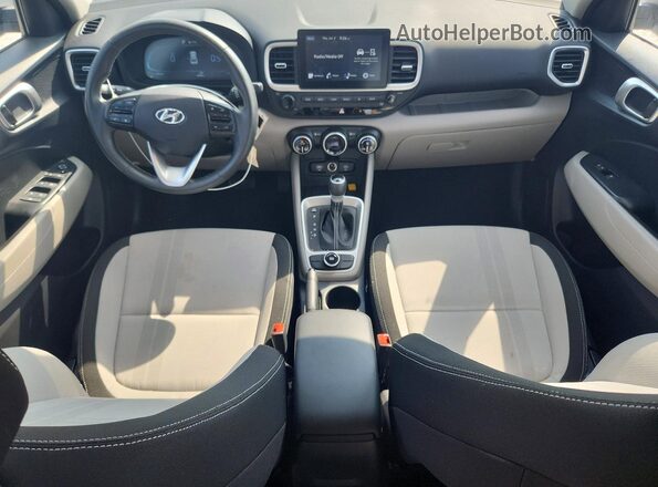 KMHRC8A35PU232307 2023 HYUNDAI VENUE Silver Widok deski rozdzielczej