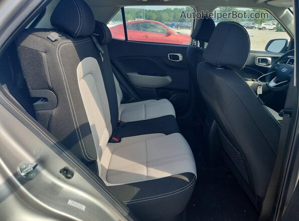 KMHRC8A35PU232307 2023 HYUNDAI VENUE Silver Widok wnętrza z tyłu
