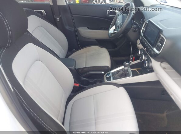 KMHRC8A35RU306103 2024 HYUNDAI VENUE White Front interior view