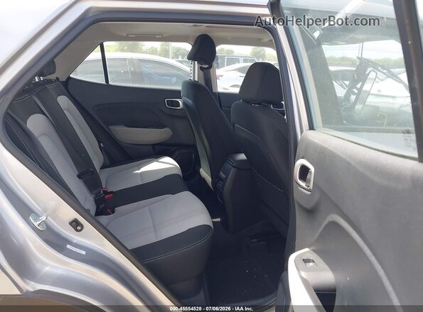 KMHRC8A35SU350642 2025 HYUNDAI VENUE Silver Vista de la etiqueta del VIN