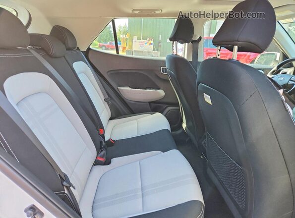 KMHRC8A35SU384371 2025 HYUNDAI VENUE White Սալոնի հետևի տեսք