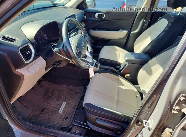 KMHRC8A36LU026763 2020 HYUNDAI VENUE Серый Вид салона спереди