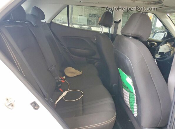 KMHRC8A36LU029758 2020 HYUNDAI VENUE White უკანა სალონის ხედი