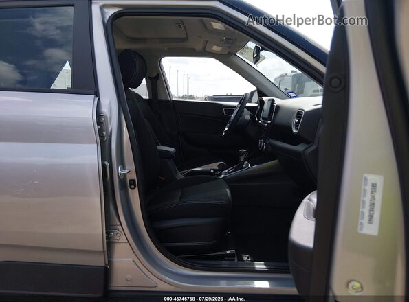 KMHRC8A36TU475585 2026 HYUNDAI VENUE Silver Вид салону спереду