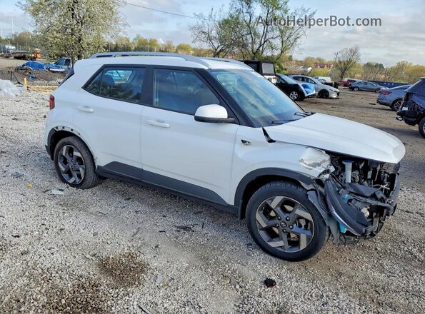KMHRC8A37MU089646 2021 HYUNDAI VENUE White Front right