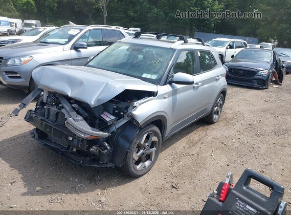 KMHRC8A37MU128106 2021 HYUNDAI VENUE Silver წინა მარცხენა ხედი სამი მეოთხედიდან