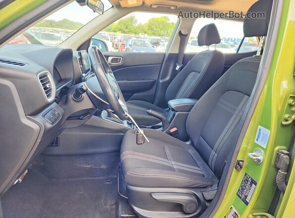 KMHRC8A37PU241462 2023 HYUNDAI VENUE Green Front interior view