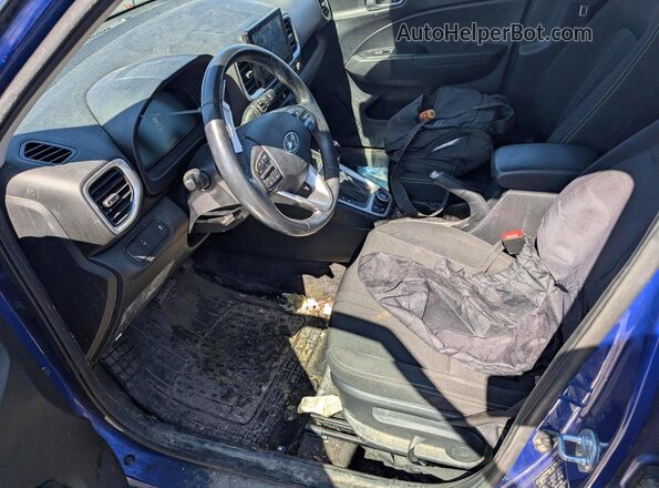 KMHRC8A37PU273974 2023 HYUNDAI VENUE Blue Front interior view