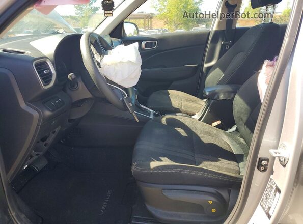 KMHRC8A38LU032693 2020 HYUNDAI VENUE Silver Widok wnętrza z przodu