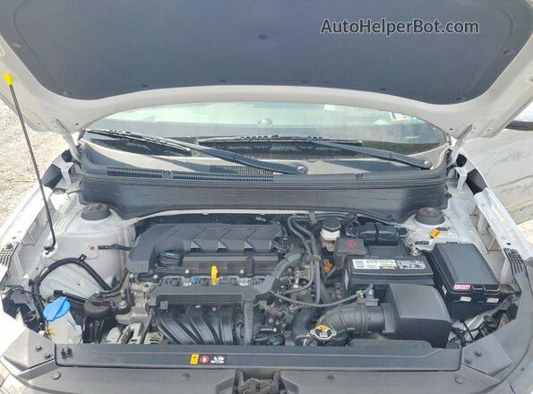 KMHRC8A38NU160709 2022 HYUNDAI VENUE Silver Rear interior view