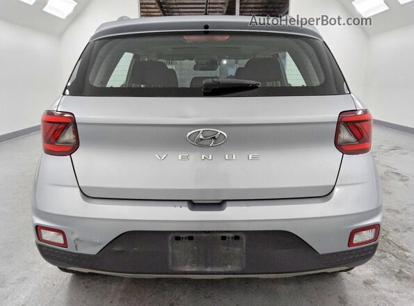 KMHRC8A38PU217056 2023 HYUNDAI VENUE Серебряный Вид сзади