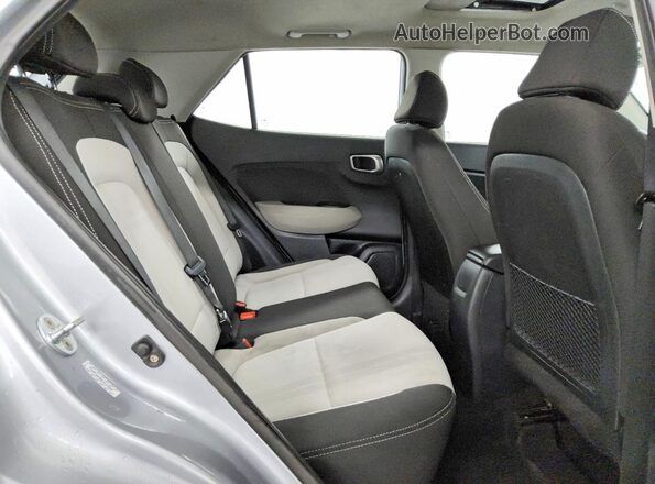 KMHRC8A38PU217056 2023 HYUNDAI VENUE Серебряный Вид задних сидений