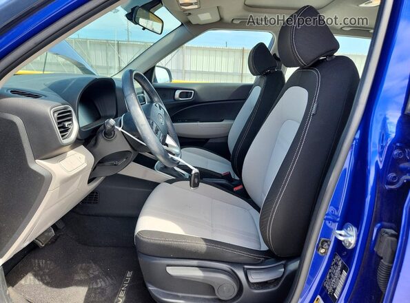 KMHRC8A38RU323879 2024 HYUNDAI VENUE Blue Вид салону спереду