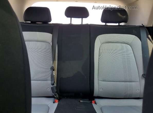 KMHRC8A38RU326152 2024 HYUNDAI VENUE Silver Հետևի նստատեղերի տեսք