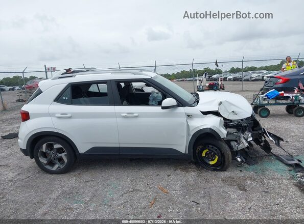 KMHRC8A39LU033948 2020 HYUNDAI VENUE White Widok wnętrza z tyłu