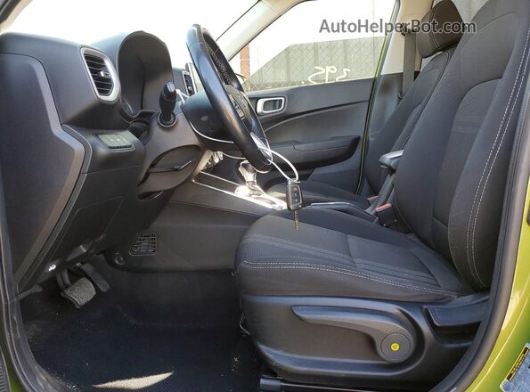 KMHRC8A39MU072802 2021 HYUNDAI VENUE Green Front interior view