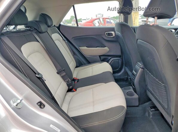KMHRC8A39RU341887 2024 HYUNDAI VENUE Silver Вид задньої частини салону