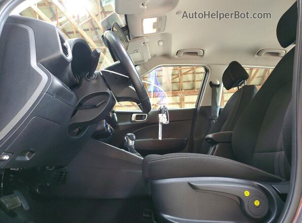 KMHRC8A39SU387371 2025 HYUNDAI VENUE Gray Вид салону спереду