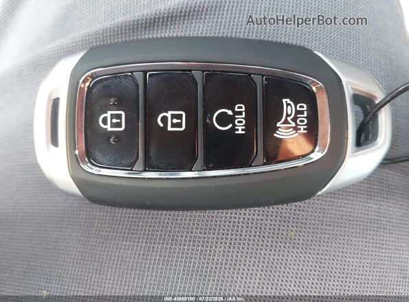 KMHRC8A39TU469697 2026 HYUNDAI VENUE White Առջևի վահանակի տեսք