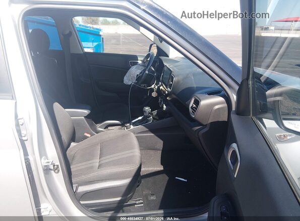 KMHRC8A3XMU072744 2021 HYUNDAI VENUE Silver Вид салону спереду