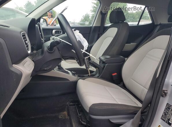 KMHRC8A3XMU088989 2021 HYUNDAI VENUE Silver უკანა ხედი