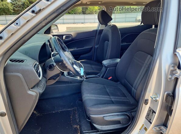 KMHRC8A3XNU194098 2022 HYUNDAI VENUE Silver Вид салону спереду