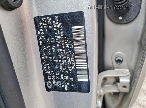 KMHRC8A3XPU234327 2023 HYUNDAI VENUE Silver VIN კოდის სტიკერის ხედი