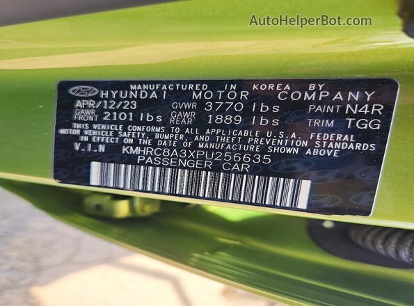 KMHRC8A3XPU256635 2023 HYUNDAI VENUE Green Widok naklejki z numerem VIN