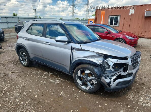 KMHRC8A3XPU257283 2023 HYUNDAI VENUE Silver Front right
