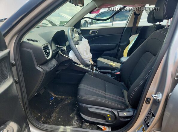 KMHRC8A3XPU257283 2023 HYUNDAI VENUE Silver Front interior view