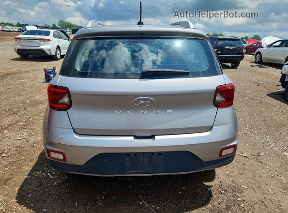 KMHRC8A3XPU257283 2023 HYUNDAI VENUE Silver Rear view