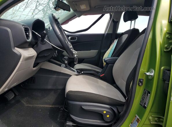 KMHRC8A3XRU304377 2024 HYUNDAI VENUE Green წინა სალონის ხედი