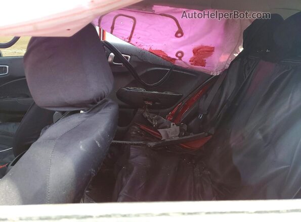 KMHRC8A3XRU331627 2024 HYUNDAI VENUE Red Widok tylnych siedzeń