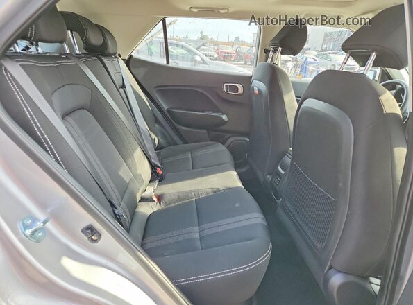 KMHRC8A3XSU403951 2025 HYUNDAI VENUE Silver Vista interior trasera