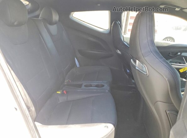 KMHT36AH4NU013339 2022 HYUNDAI VELOSTER White Vista de los asientos traseros