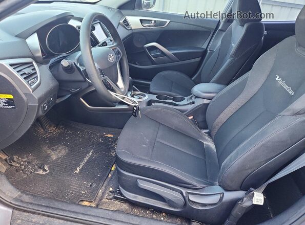 KMHTC6AD2GU263940 2016 HYUNDAI VELOSTER Silver Вид салону спереду