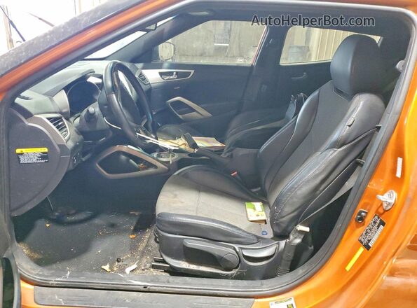 KMHTC6AD2GU301683 2016 HYUNDAI VELOSTER Orange Front interior view