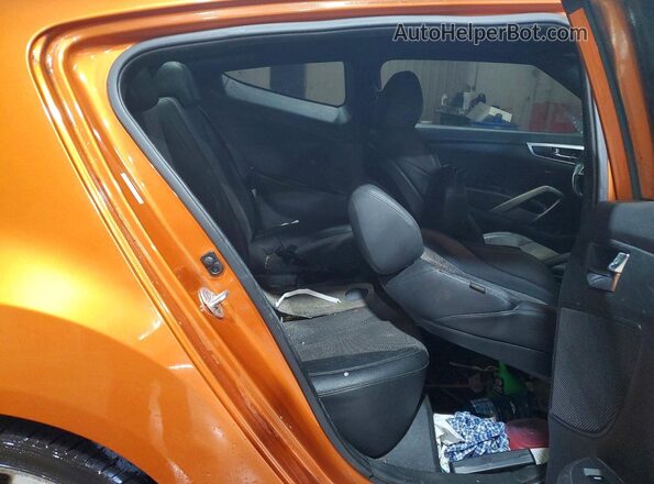 KMHTC6AD2GU301683 2016 HYUNDAI VELOSTER Orange Rear interior view