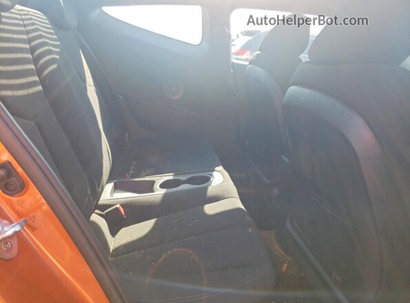 KMHTC6AD5GU252995 2016 HYUNDAI VELOSTER Orange Rear seats view