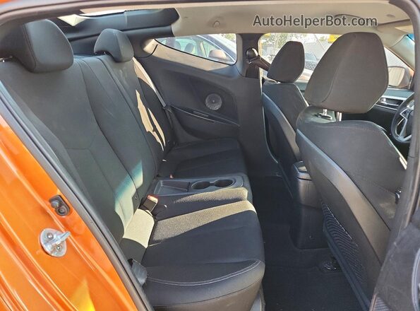 KMHTC6AD5GU287553 2016 HYUNDAI VELOSTER Orange Widok tylnych siedzeń