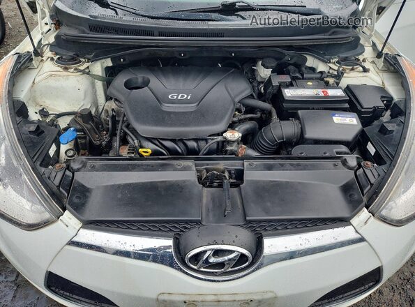 KMHTC6AD7GU267661 2016 HYUNDAI VELOSTER White Rear interior view