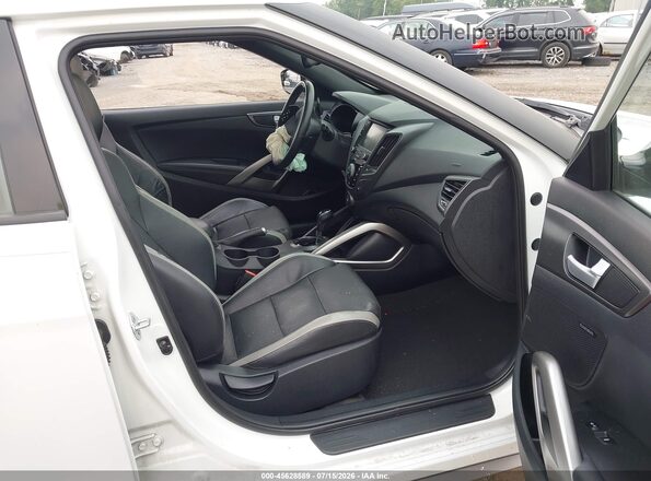 KMHTC6AE4GU273975 2016 HYUNDAI VELOSTER White Front interior view