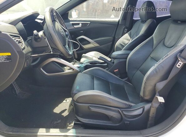 KMHTC6AE8GU302765 2016 HYUNDAI VELOSTER White Вид салону спереду
